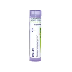 Tubo di Rhus tox 1m, rimedio omeopatico che allevia il dolore articolare migliorato dal movimento.