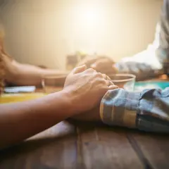 Jak pomóc osobie uzależnionej? Praktyczny przewodnik dla bliskich