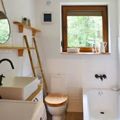 Kleine Badezimmer dekorieren: 10 geniale Tipps für mehr Raum und Stil