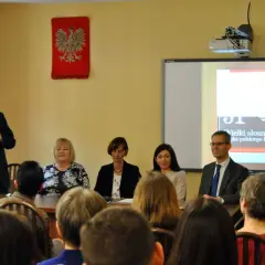 Prezentacja na temat Wielkiego słownika języka polskiego PAN z udziałem prelegentów i publiczności.