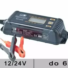 Inteligentna ładowarka MW-SC6B z wyświetlaczem, kablem z zaciskami i informacją "12/24V do 6A". Dowiedz się, jak długo ładować akumulator 12v.