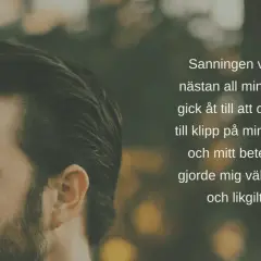 En man ser besviken på livet ut. Texten lyder: "Sanningen var att nästan all min energi gick åt till att onanera till klipp på min telefon och mitt beteende gjorde mig väldigt slö och likgiltig.