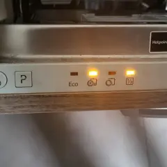 Reset pralki Hotpoint Ariston: Szybki sposób na błędy F05, F08 i inne