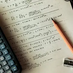 Co oznacza wykrzyknik w matematyce? Zrozum silnię i jej zastosowania