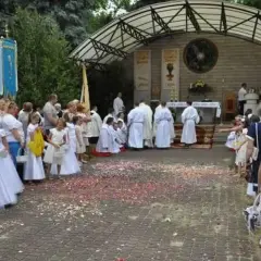 Jak zrobić ołtarze na Boże Ciało – proste kroki i cenne porady