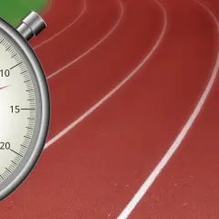 Stoper na bieżni. Ile to minut na 5km? Czas biegnie, a wyniki zależą od treningu.