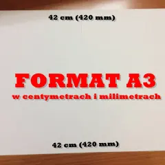 Biała kartka z napisem "FORMAT A3 w centymetrach i milimetrach". Wymiary: 29,7 cm (297 mm) i 42 cm (420 mm). Jaki to format? A3.