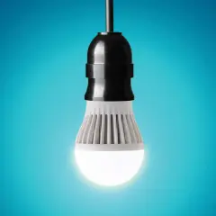 Bombilla LED moderna, brillante y eficiente. Descubre qué bombilla LED equivale a 100W para ahorrar energía.