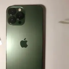 Jak zdjąć szkło z aparatu iPhone bez ryzyka uszkodzenia obiektywu