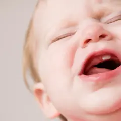 Jak wyglądają dziąsła przy ząbkowaniu? Objawy i ulga.