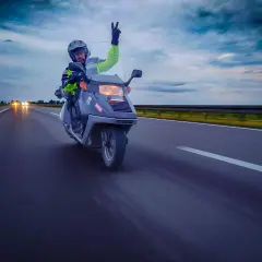 Skuter 125 na autostradzie: Legalne, ale czy bezpieczne?