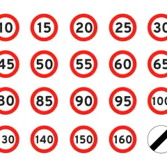 Verschiedene Geschwindigkeitsbegrenzungsschilder. Wer innerorts 10 kmh zu schnell fährt, riskiert eine Strafe.
