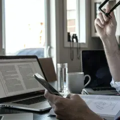 Jak podłączyć telefon do monitora? Zmień smartfon w komputer!