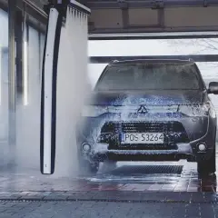 Myjnia bezdotykowa: Lśniące auto bez zacieków? Poznaj sekrety!
