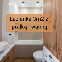 Nowoczesna łazienka 3m2 z pralką i wanną. Jasne płytki, drewniane akcenty i owalne lustro tworzą przytulny pomysł na łazienkę z wanną.