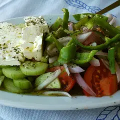 Jaki ser feta do sałatki greckiej: wybierz najlepszy smak i jakość