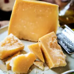 Parmezan do zamrażarki? Ekspert radzi, jak mrozić bez strat!