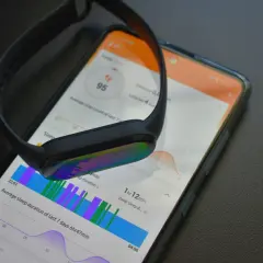 Mi Band 4: Zepp Life czy alternatywy? Wybierz najlepszą aplikację!