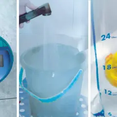 Mesure du débit d'eau maison avec un compteur digital, un seau sous un robinet, et un sac gradué avec un canard.
