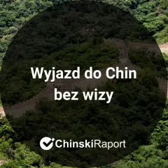 Fragment Wielkiego Muru Chińskiego na tle zielonych wzgórz.
