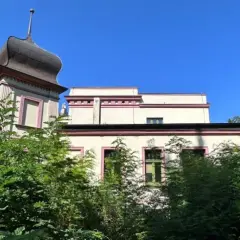 Zabytkowy dworek Leśce: historia, architektura i tajemnice miejsca