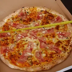 Pizza 50 cm: Dla ilu osób zamówić? Sprawdź, zanim kupisz!