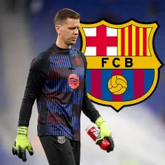 Bramkarz FC Barcelona w stroju treningowym, z rękawicami i butelką wody. Obok herb klubu.