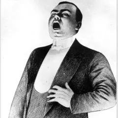 Caruso tenor w szczytowym momencie arii, z otwartymi ustami i dłonią na piersi.