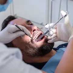 Co refunduje NFZ u dentysty? Sprawdź, co możesz zyskać na leczeniu