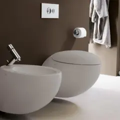 Nowoczesna łazienka z bidetem. Dowiedz się, bidet co to jest i jak go używać. Elegancki design i funkcjonalność.