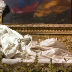 Estasi di Santa Teresa, capolavoro di Bernini in Santa Maria della Vittoria. Angeli e drappeggi in marmo creano un'atmosfera mistica.