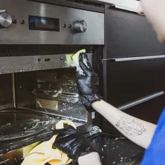 Jak wyczyścić piekarnik? Skuteczne metody na każdy brud!
