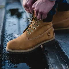 Jak czyścić nubuk? Sekrety ekspertki dla butów jak nowych!