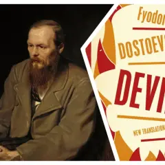 Portret Dostojewskiego obok okładki "Biesów". Obraz odzwierciedla motyw winy i kary w zbrodni i karze, ukazując wewnętrzne rozterki bohatera.