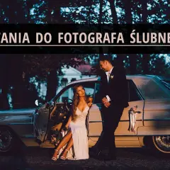 Para wybrać najlepszego fotografa ślubnego, warto wiedzieć, jakie pytania zadać fotografowi ślubnemu. Para młoda przy klasycznym aucie.