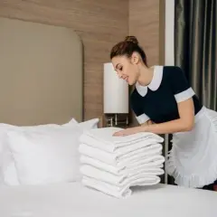 Ile zarabia pokojowa w hotelu? Zaskakujące różnice w wynagrodzeniu