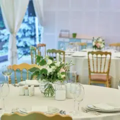 Jak udekorować namiot na komunię? Pomysły i triki DIY.