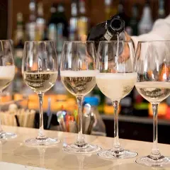 Ile kalorii ma prosecco? Sprawdź, co naprawdę pijesz!