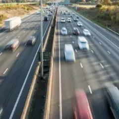 Jak jeździć po autostradzie: unikaj najczęstszych błędów i zagrożeń