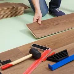 Ułóż panele jak pro: Poradnik DIY, uniknij 7 błędów!