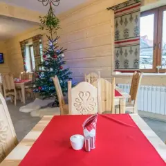 Gościna na Wierchu: Twój przewodnik po góralskich smakach i atrakcjach