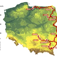 Mapa Polski z zaznaczonymi trasami rowerowymi, w tym szlakami prowadzącymi przez Białystok. Widoczne są różne wysokości nad poziomem morza.