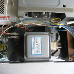 Mikrofala nie działa? Wymień bezpiecznik bezpiecznie! Poradnik DIY