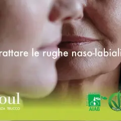 Trattare le rughe naso-labiali con prodotti naturali. Il brand bSoul offre soluzioni per una pelle bella senza trucco.