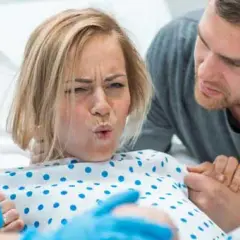 Jak przeć w czasie porodu: 8 skutecznych technik dla mam