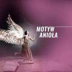 Kobieta z anielskimi skrzydłami biegnie po otwartych księgach, symbolizując motyw anioła w sztuce.