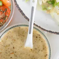 Jak zrobić sos winegret z musztardą - prosta receptura i porady