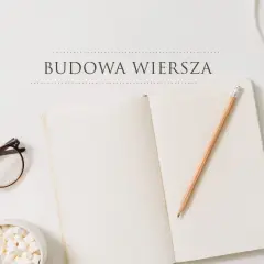 Otwarty notatnik, ołówkiem i okularami, gotowe do nauki budowa wiersza klasa 6.