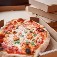 Ile kalorii ma pizza 32 cm? Sprawdź fakty i porady!
