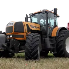 Opona radialna czy diagonalna do ciągnika? Co wybrać i dlaczego?